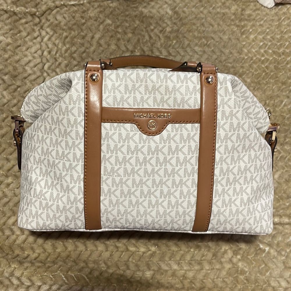 Michael Kors purse. Excellent condition